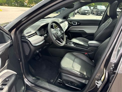 Used 2023 Jeep Compass Limited w/ Elite Group AWD/4WD image 14