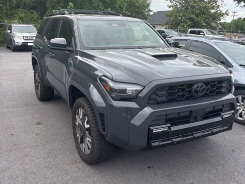 Used 2025 Toyota 4Runner TRD Sport AWD/4WD image 2