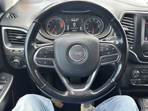 Used 2021 Jeep Cherokee Latitude Plus w/ Sun & Sound Group FWD image 10