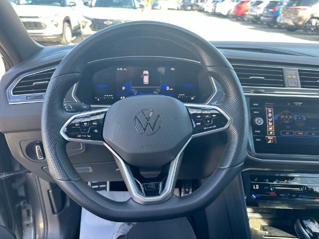 Used 2023 Volkswagen Tiguan SE R-Line AWD/4WD image 15