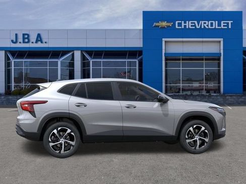 New 2026 Chevrolet Trax RS w/ Sunroof Package FWD image 5