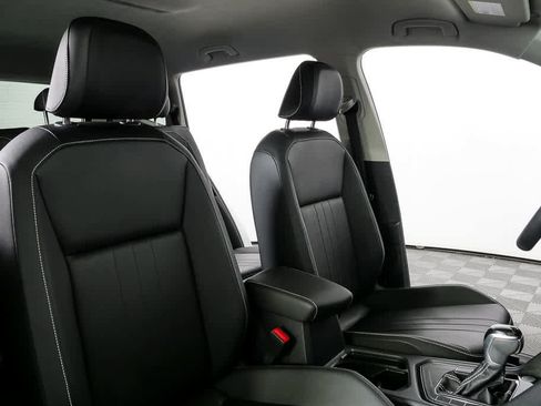 Certified 2023 Volkswagen Tiguan SE FWD image 23