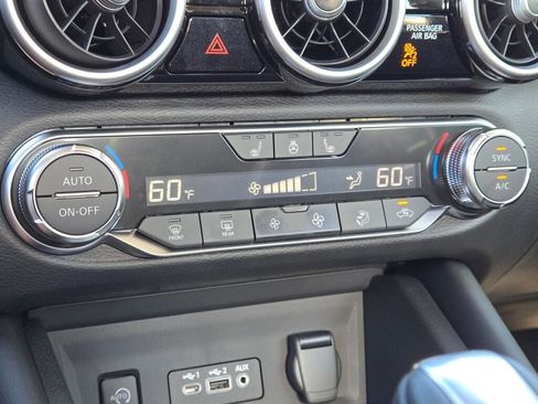 Used 2025 Nissan Sentra SR w/ SR Premium Package image 29