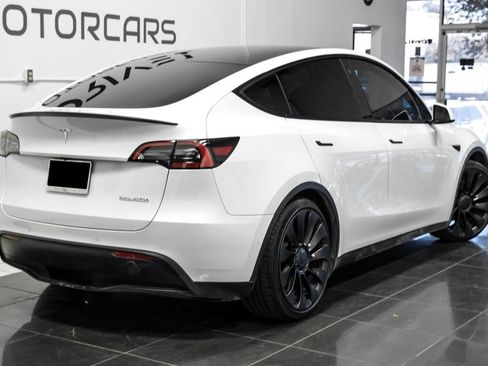 Used 2022 Tesla Model Y Performance AWD/4WD image 9