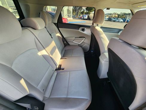 Used 2022 Kia Soul LX image 11