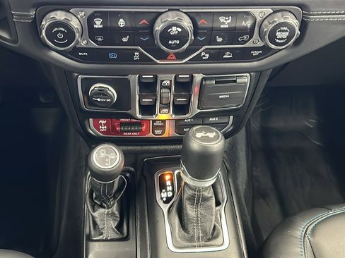 Used 2024 Jeep Wrangler Unlimited Rubicon 4xe image 24