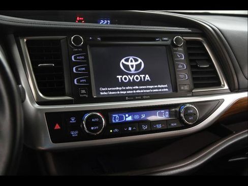 Used 2018 Toyota Highlander Limited AWD/4WD image 8