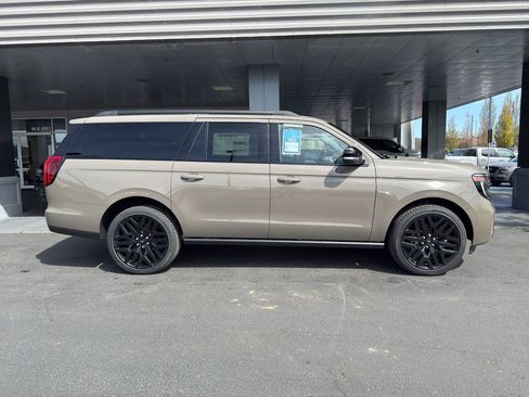 New 2026 Ford Expedition Max Platinum AWD/4WD image 3