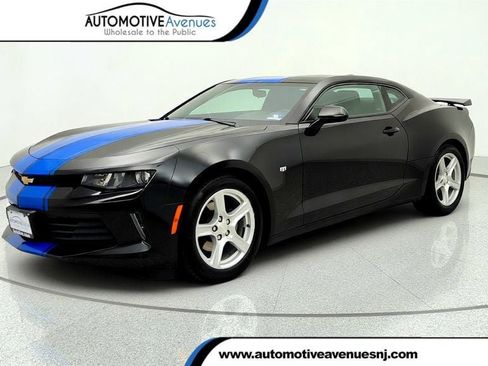 Used 2017 Chevrolet Camaro LT RWD image 1