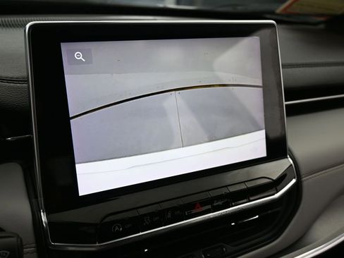 Used 2023 Jeep Compass Limited image 22