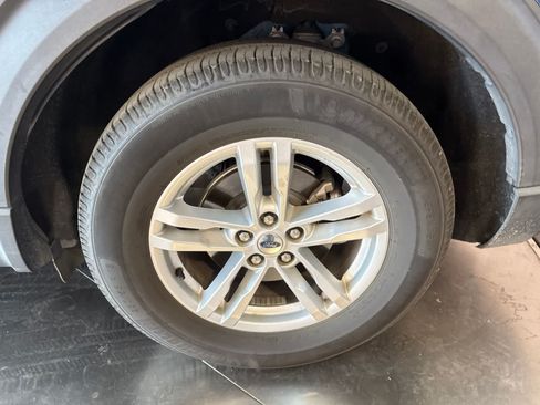 Used 2020 Ford Explorer XLT w/ Equipment Group 202A AWD/4WD image 8