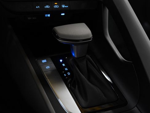 Certified 2025 Hyundai Elantra SE image 22