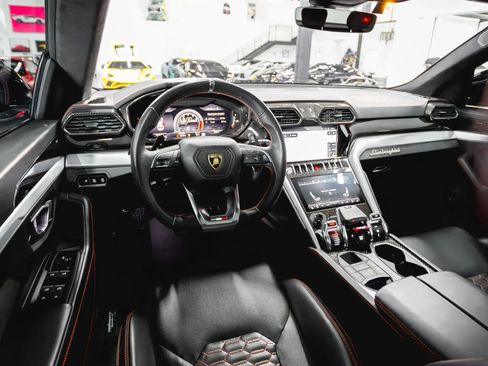 Used 2021 Lamborghini Urus image 36