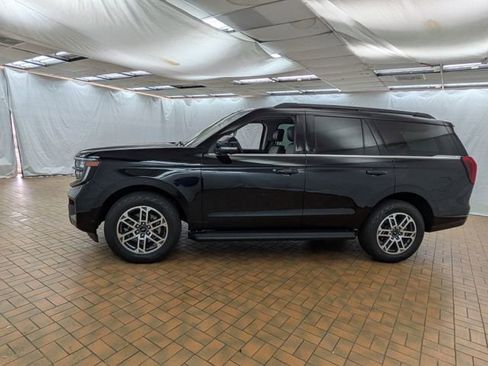 Certified 2025 Ford Expedition Active image 3