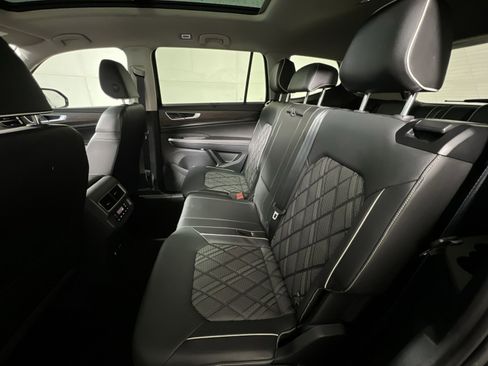 Used 2024 Volkswagen Atlas SEL Premium R-Line image 25