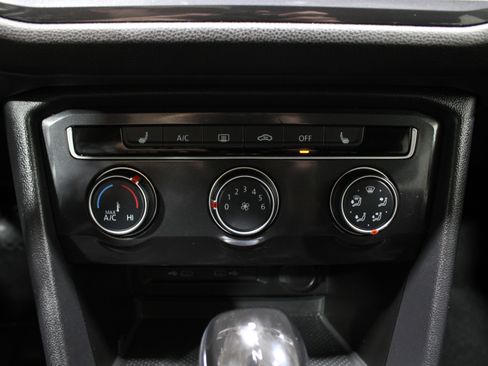 Used 2024 Volkswagen Tiguan SE image 20