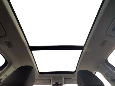 New 2025 Volkswagen Tiguan SE image 6