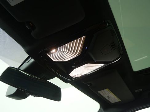 Certified 2025 BMW 330i Sedan RWD image 21