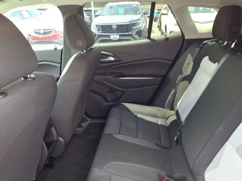 Used 2025 Chevrolet Trax LS w/ LS Convenience Package FWD image 21