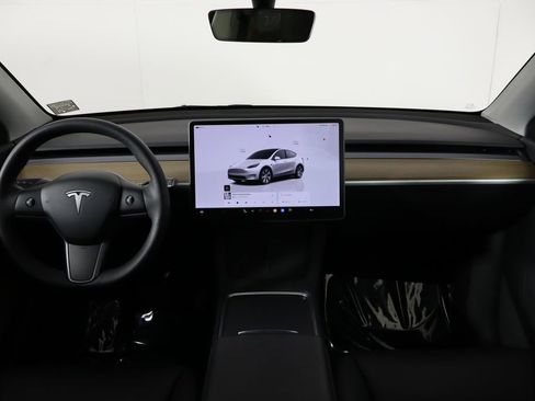 Used 2022 Tesla Model Y Long Range image 21
