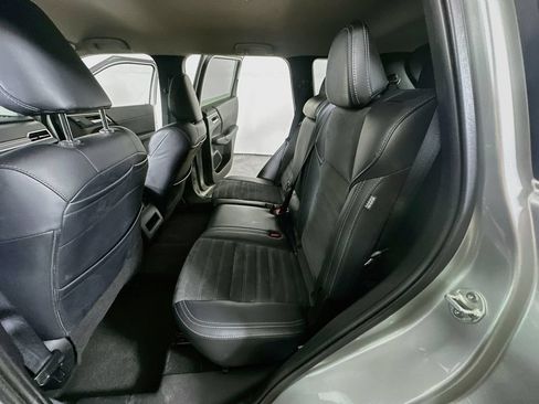 Used 2024 Mitsubishi Outlander SE FWD image 15