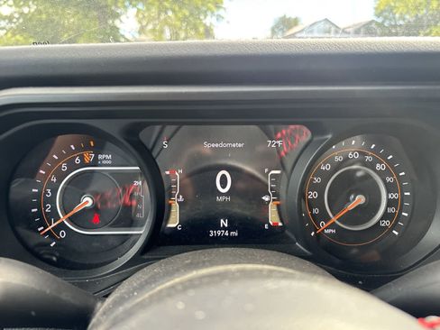 Certified 2024 Jeep Gladiator Rubicon w/ Technology Group AWD/4WD image 9