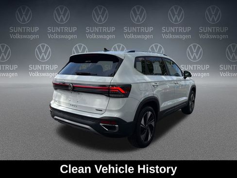 Used 2025 Volkswagen Taos SE AWD/4WD image 5