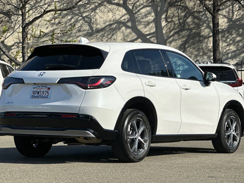 Certified 2025 Honda HR-V EX-L image 4