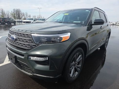 Used 2023 Ford Explorer XLT w/ Equipment Group 202A image 2