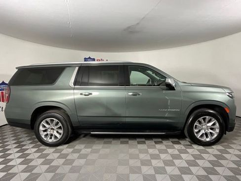 Used 2023 Chevrolet Suburban Premier image 2