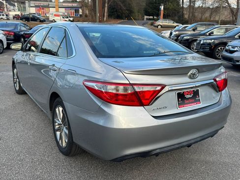 Used 2015 Toyota Camry SE FWD image 5