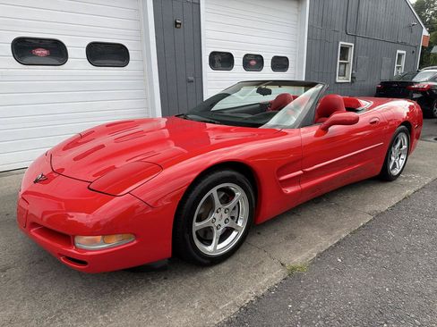 Used 2000 Chevrolet Corvette Convertible w/ Performance Handling Pkg RWD image 1