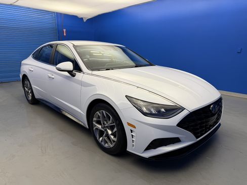 Used 2021 Hyundai Sonata SEL w/ Preferred Accessory Package FWD image 2