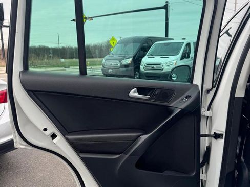 Used 2017 Volkswagen Tiguan Sport image 14