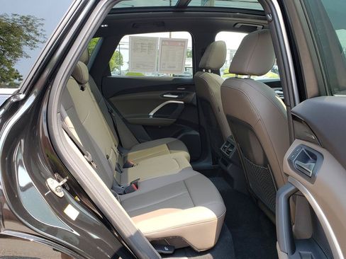 Used 2025 Audi Q5 Premium Plus w/ Premium Plus AWD/4WD image 16