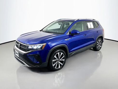 Used 2022 Volkswagen Taos SE FWD image 3