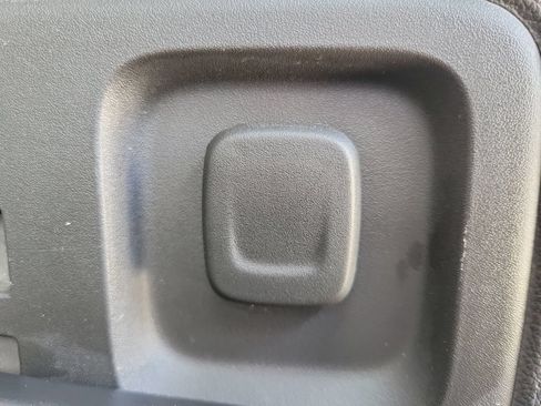 Used 2023 Chevrolet Traverse LT FWD image 8