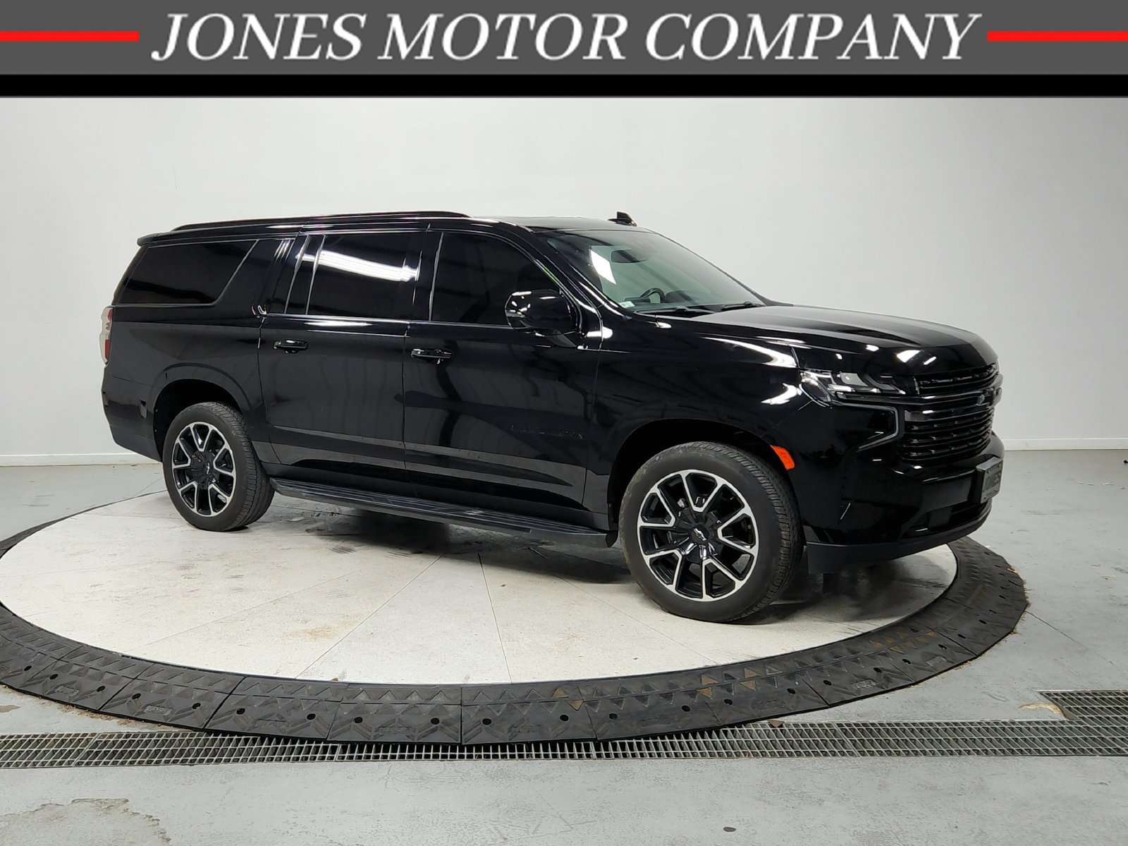 Used 2022 Chevrolet Suburban RST w/ Luxury Package RWD image 1
