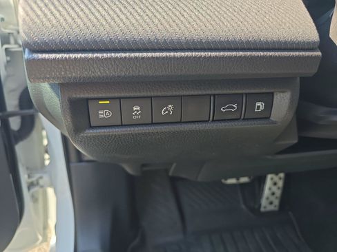 Used 2025 Toyota Camry SE FWD image 23