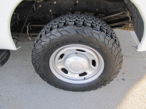 Used 2011 Ford F250 XL w/ Snow Plow Prep Pkg image 15