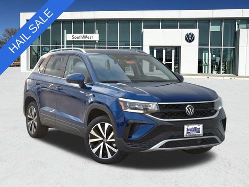 New 2024 Volkswagen Taos SE image 1