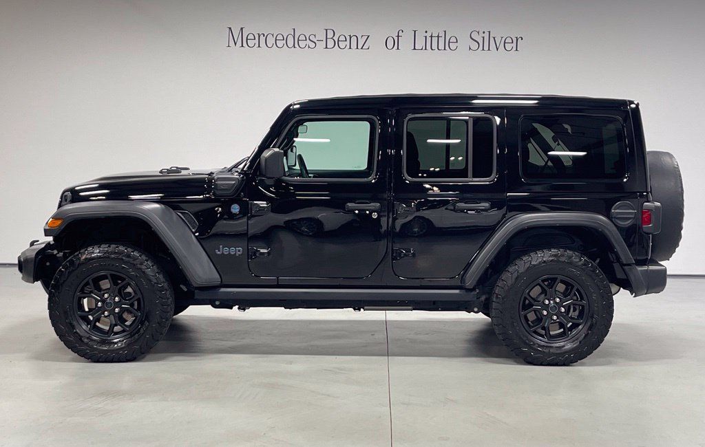 Used 2024 Jeep Wrangler Unlimited AWD/4WD image 2