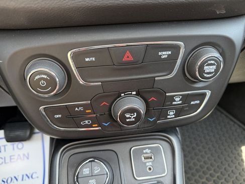 Used 2018 Jeep Compass Trailhawk w/ Leather Interior Group AWD/4WD image 29