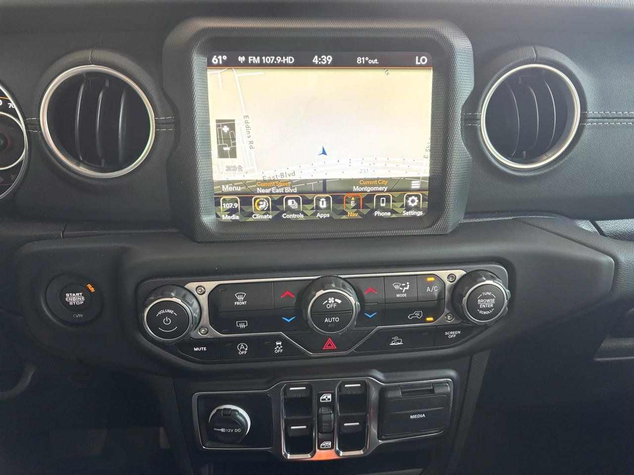Used 2023 Jeep Gladiator Overland AWD/4WD image 18