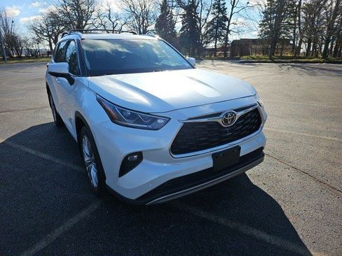 Used 2023 Toyota Highlander Platinum image 8