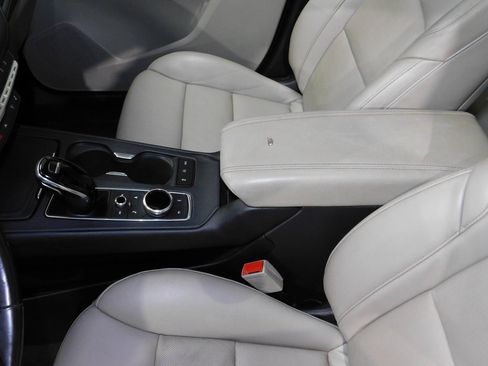 Used 2021 Cadillac XT4 Premium Luxury image 35