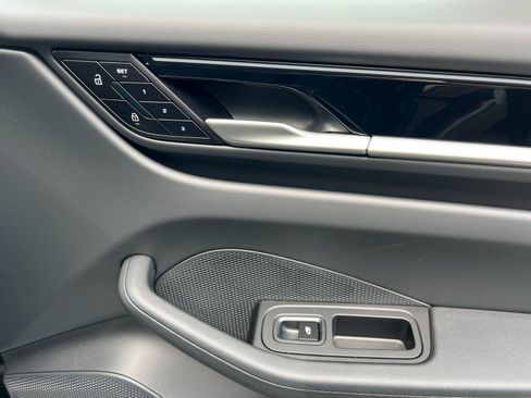 Certified 2025 Porsche Macan Electric image 20