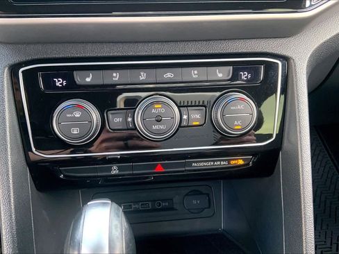 Used 2020 Volkswagen Atlas Cross Sport SEL Premium R-Line image 32