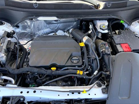 Used 2025 Chevrolet Trax LS image 32