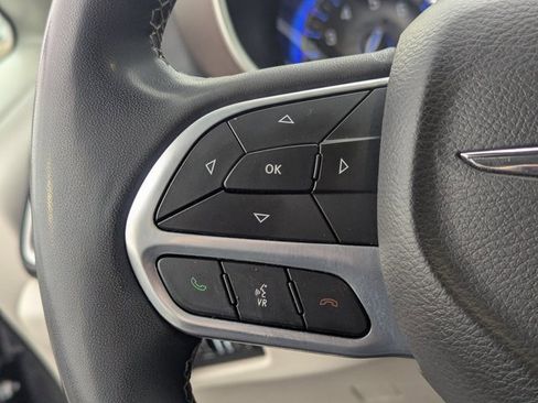 Used 2023 Chrysler Voyager LX image 18